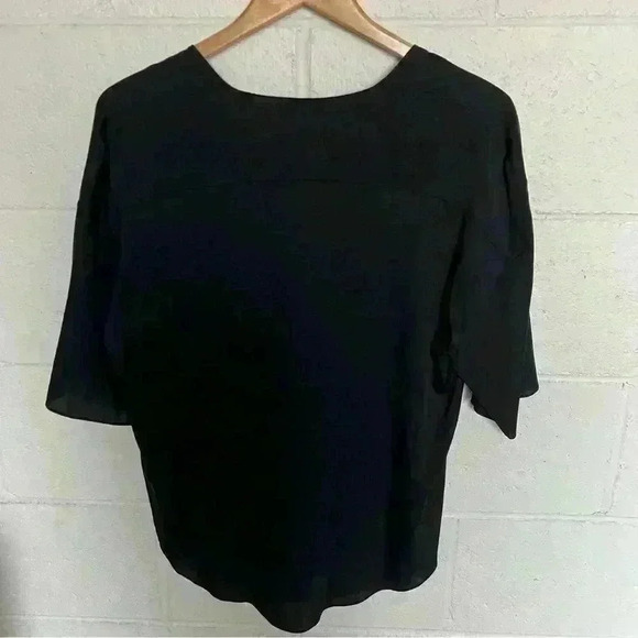 Vince V-Neck NWT Popover Top-Medium - Picture 2 of 7